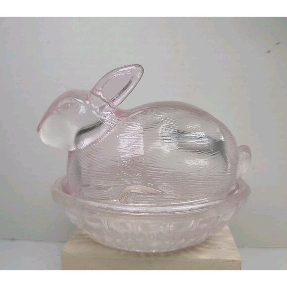L.E. Smith Pink Glass Bunny Rabbit On Nest 4.5" Trinket Candy Dish VGUC Gorgeous - Picture 1 of 8